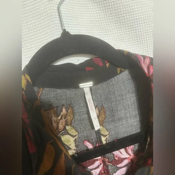 Rare Free People After The Storm Black Red Floral Print Boho Maxi Shirt
Dress 4 - Picture 7 of 11